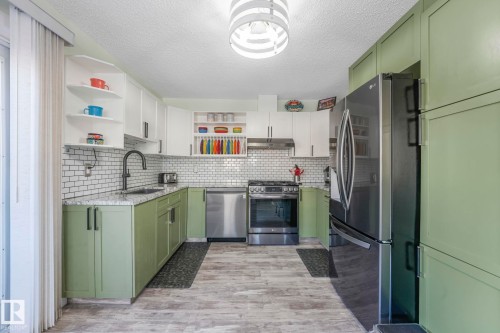 24 2419 133 Avenue, Edmonton, AB - Indoor Photo Showing Kitchen With Upgraded Kitchen