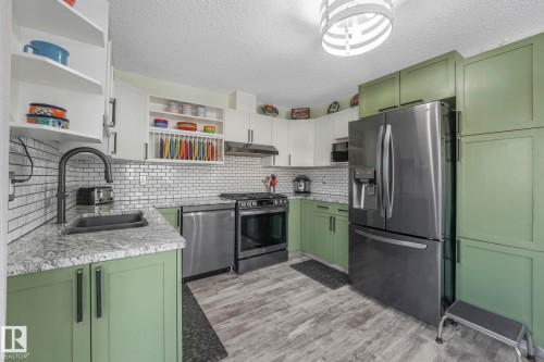24 2419 133 Avenue, Edmonton, AB - Indoor Photo Showing Kitchen With Double Sink