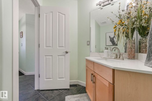 24 2419 133 Avenue, Edmonton, AB - Indoor Photo Showing Bathroom