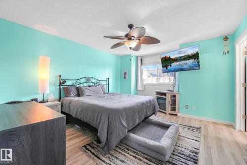 24 2419 133 Avenue, Edmonton, AB - Indoor Photo Showing Bedroom