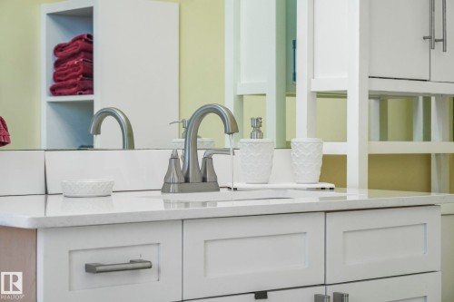 24 2419 133 Avenue, Edmonton, AB - Indoor