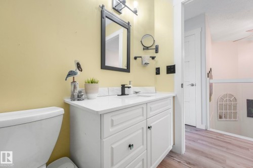 24 2419 133 Avenue, Edmonton, AB - Indoor Photo Showing Bathroom