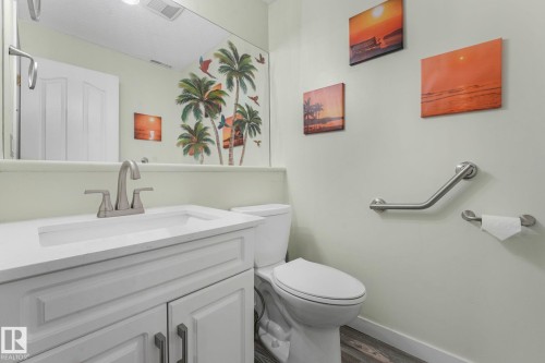 24 2419 133 Avenue, Edmonton, AB - Indoor Photo Showing Bathroom