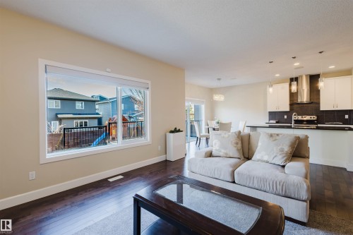 2122 Ware Road, Edmonton, AB - Indoor Photo Showing Living Room