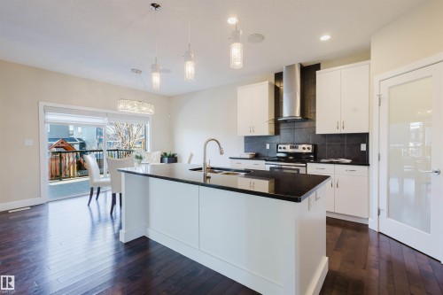 2122 Ware Road, Edmonton, AB - Indoor Photo Showing Kitchen With Upgraded Kitchen