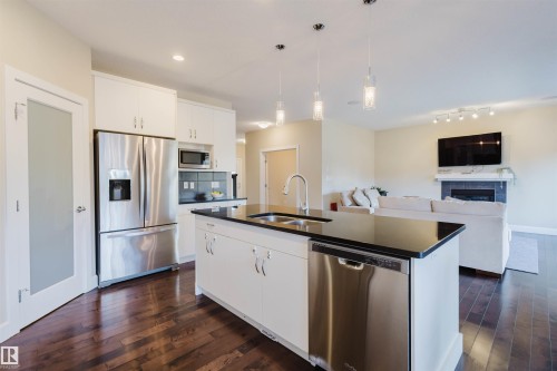2122 Ware Road, Edmonton, AB - Indoor Photo Showing Kitchen With Double Sink With Upgraded Kitchen