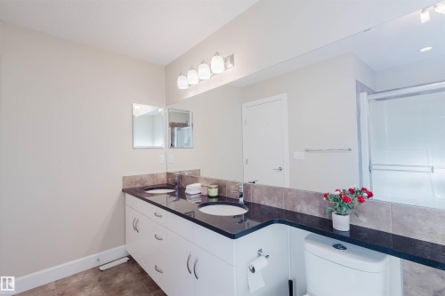 2122 Ware Road, Edmonton, AB - Indoor Photo Showing Bathroom