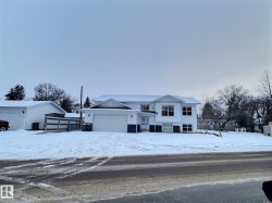 5209 57 Avenue  Ponoka, AB T4J 1G6