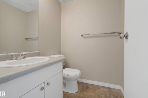 2206 38 Street, Edmonton, AB - Indoor Photo Showing Bathroom