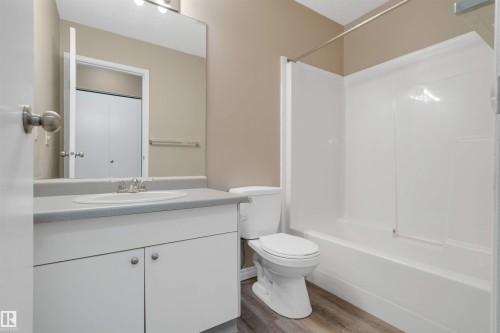 2206 38 Street, Edmonton, AB - Indoor Photo Showing Bathroom
