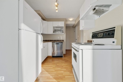 2206 38 Street, Edmonton, AB - Indoor Photo Showing Kitchen