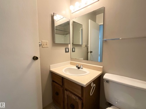 306 10826 113 Street, Edmonton, AB - Indoor Photo Showing Bathroom