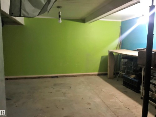 Bonus room with baseboards and beam ceiling - 4735 48 Ave, Evansburg, AB - Indoor