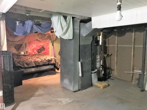 Unfinished basement with heating unit - 4735 48 Ave, Evansburg, AB - Indoor