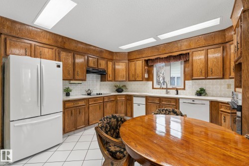 11126 173A Avenue, Edmonton, AB - Indoor Photo Showing Kitchen