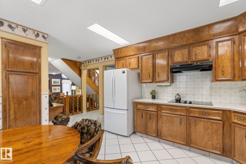 11126 173A Avenue, Edmonton, AB - Indoor Photo Showing Kitchen