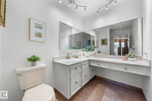 11126 173A Avenue, Edmonton, AB - Indoor Photo Showing Bathroom