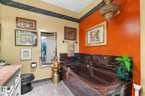 11126 173A Avenue, Edmonton, AB - Indoor Photo Showing Bathroom