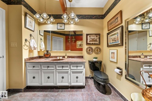 11126 173A Avenue, Edmonton, AB - Indoor Photo Showing Bathroom