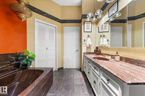 11126 173A Avenue, Edmonton, AB - Indoor Photo Showing Bathroom