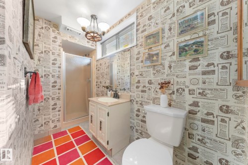 11126 173A Avenue, Edmonton, AB - Indoor Photo Showing Bathroom