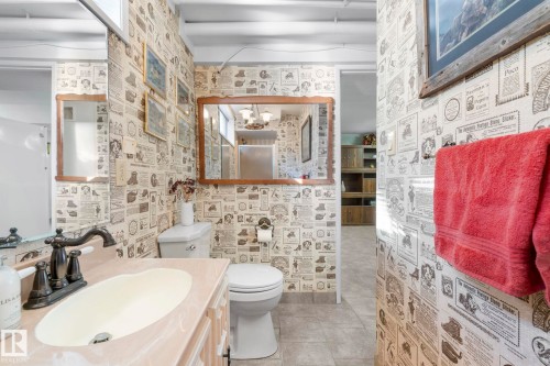 11126 173A Avenue, Edmonton, AB - Indoor Photo Showing Bathroom