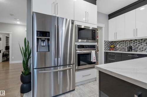 17022 62 Street, Edmonton, AB - Indoor Photo Showing Kitchen With Upgraded Kitchen