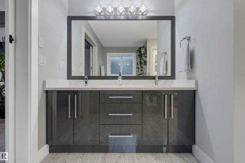 17022 62 Street, Edmonton, AB - Indoor Photo Showing Bathroom