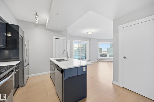 606 10410 102 Avenue, Edmonton, AB - Indoor Photo Showing Kitchen With Double Sink With Upgraded Kitchen