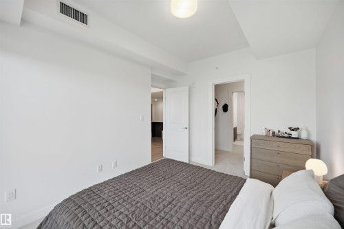 2002 9720 106 Street, Edmonton, AB - Indoor Photo Showing Bedroom