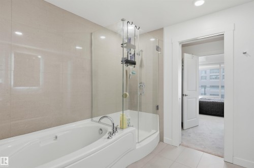 2002 9720 106 Street, Edmonton, AB - Indoor Photo Showing Bathroom