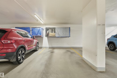 2002 9720 106 Street, Edmonton, AB - Indoor Photo Showing Garage