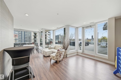 2002 9720 106 Street, Edmonton, AB - Indoor Photo Showing Living Room