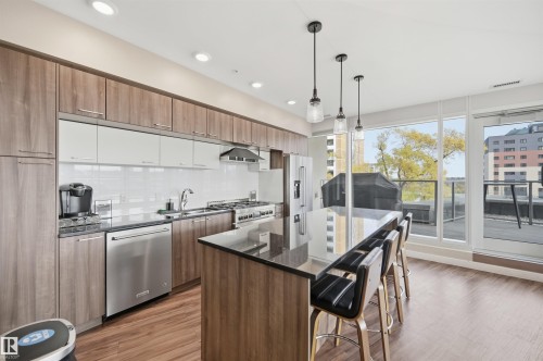 2002 9720 106 Street, Edmonton, AB - Indoor Photo Showing Kitchen With Upgraded Kitchen