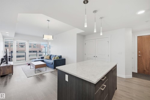 2002 9720 106 Street, Edmonton, AB - Indoor