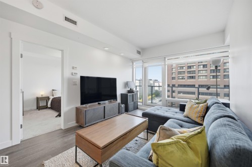 2002 9720 106 Street, Edmonton, AB - Indoor Photo Showing Living Room