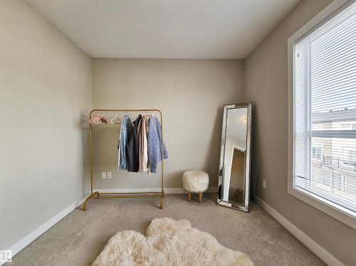 Bedroom with carpet floors and baseboards - 129 2560 Pegasus Boulevard, Edmonton, AB - Indoor
