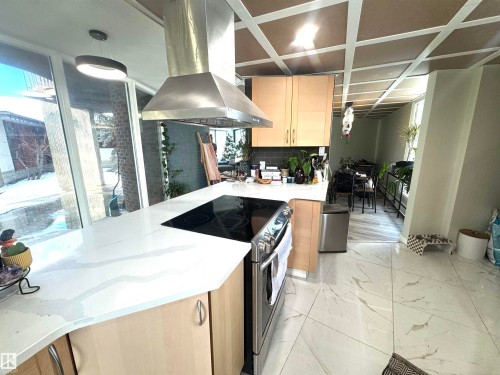 9535 147 Avenue, Edmonton, AB - Indoor Photo Showing Kitchen With Double Sink