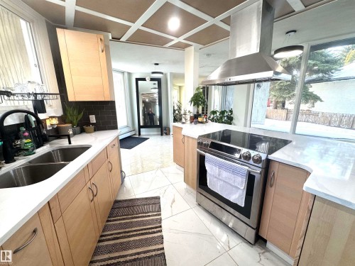 9535 147 Avenue, Edmonton, AB - Indoor Photo Showing Kitchen With Double Sink