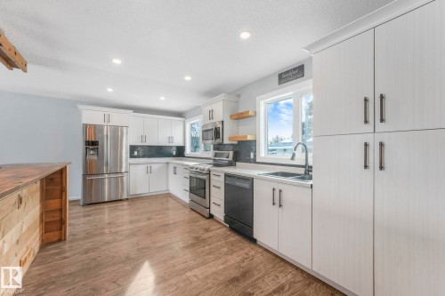 9007 135 Avenue, Edmonton, AB - Indoor Photo Showing Kitchen With Stainless Steel Kitchen