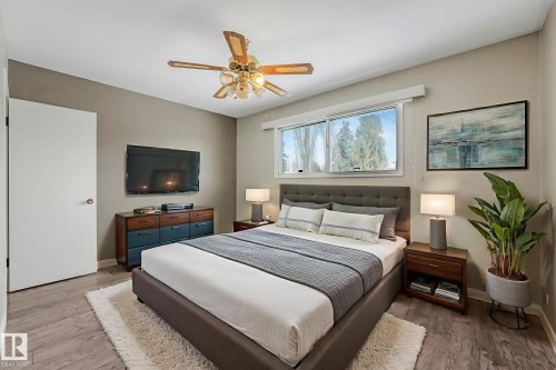 9007 135 Avenue, Edmonton, AB - Indoor Photo Showing Bedroom