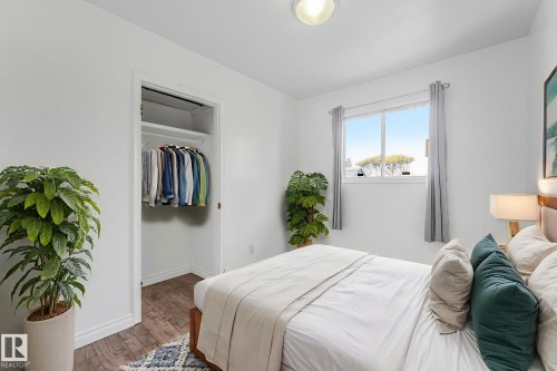 9007 135 Avenue, Edmonton, AB - Indoor Photo Showing Bedroom