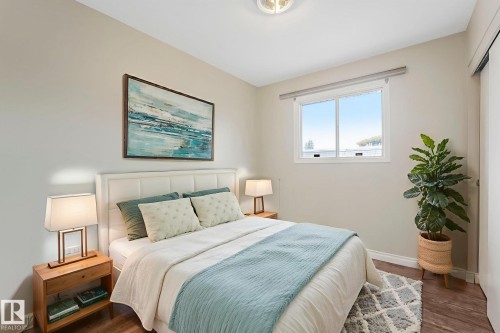 9007 135 Avenue, Edmonton, AB - Indoor Photo Showing Bedroom