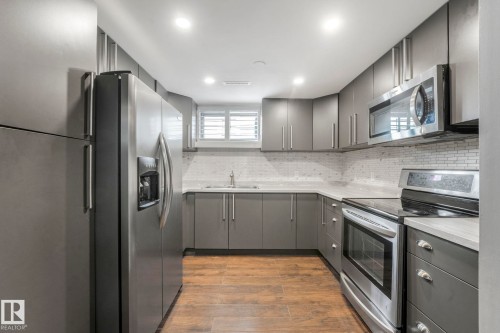 9007 135 Avenue, Edmonton, AB - Indoor Photo Showing Kitchen With Stainless Steel Kitchen With Upgraded Kitchen