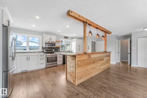 9007 135 Avenue, Edmonton, AB - Indoor Photo Showing Kitchen