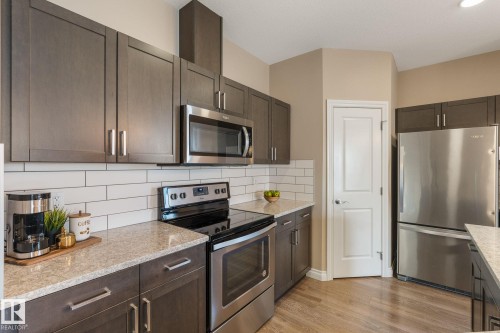 332 West Haven Drive, Leduc, AB - Indoor Photo Showing Kitchen With Upgraded Kitchen