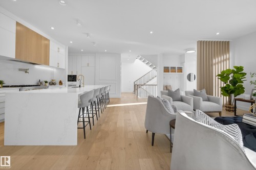 14320 Mackenzie Drive, Edmonton, AB - Indoor