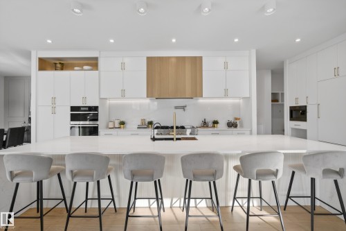 14320 Mackenzie Drive, Edmonton, AB - Indoor Photo Showing Kitchen With Upgraded Kitchen