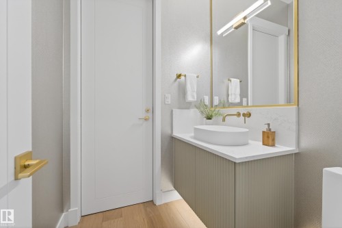 14320 Mackenzie Drive, Edmonton, AB - Indoor Photo Showing Bathroom