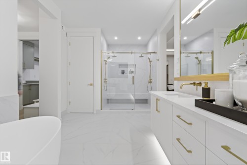 14320 Mackenzie Drive, Edmonton, AB - Indoor Photo Showing Bathroom